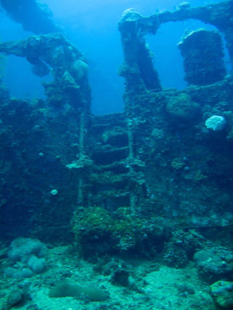 Wreck diving photograph 25