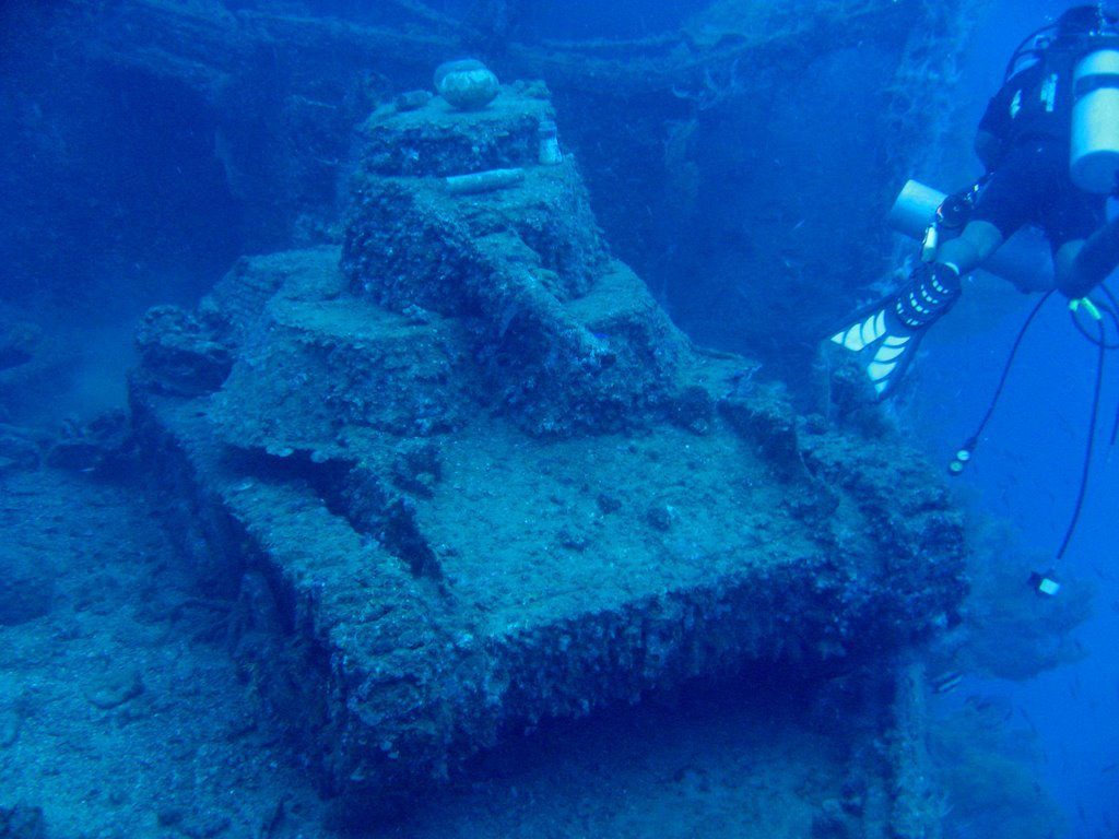 Wreck diving photograph 27