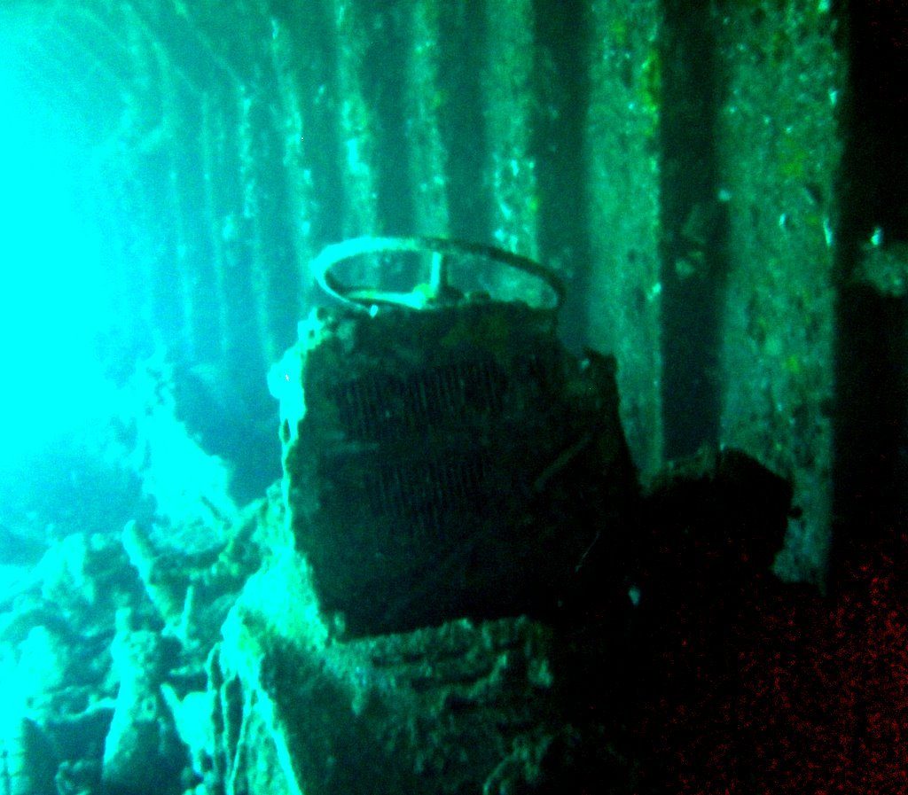 Wreck diving photograph 38