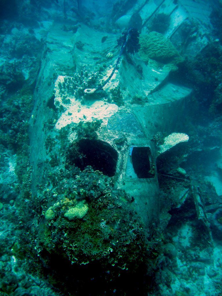 Wreck diving photograph 45