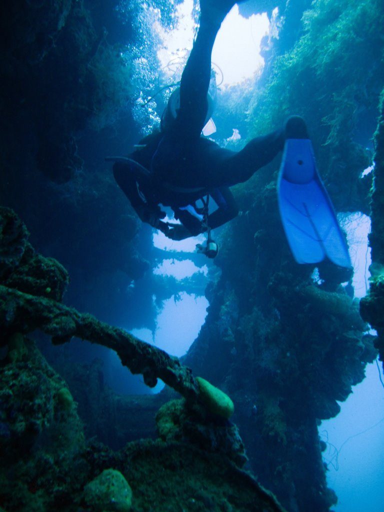 Wreck diving photograph 80